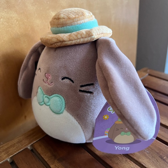 🟢NWT 5” Yong the Chocolate Bunny Rabbit Squishmallow Easter edition straw hat - Picture 3 of 4